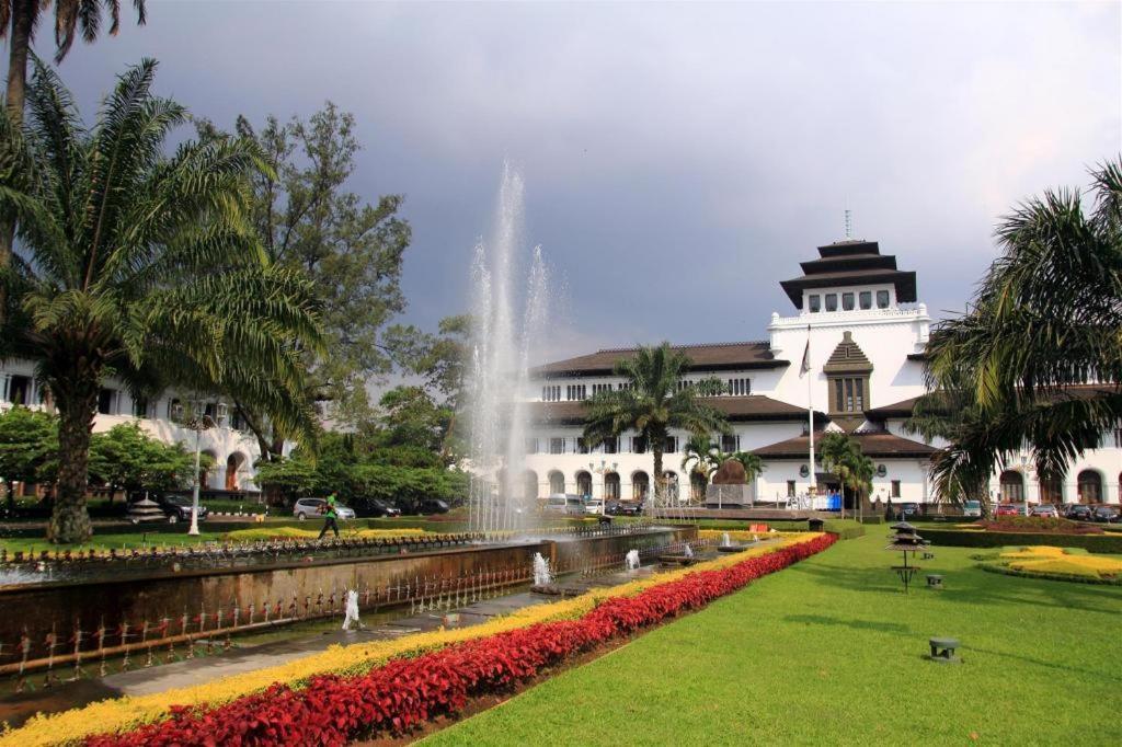 Kedaton Hotel Bandung Eksteriør bilde