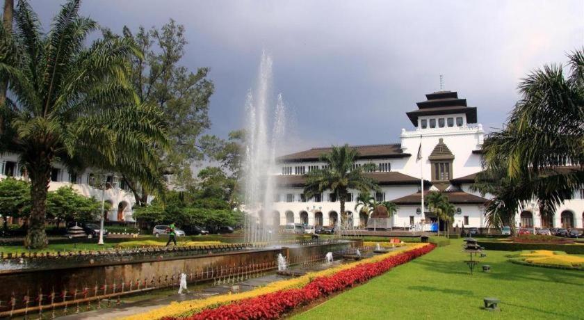 Kedaton Hotel Bandung Eksteriør bilde